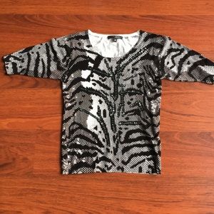 Short sleeve sweater with sequin detail
